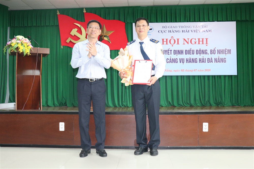Cục trưởng Nguyễn Xuân Sang trao Quyết định bổ nhiệm cho đ/c Trịnh Thế Cường