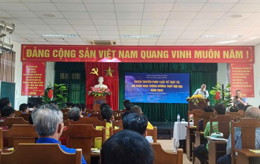 Cảng vụ Hàng hải Đà Nẵng tăng cường tuyên truyền pháp luật về ATGT đường thủy nội địa